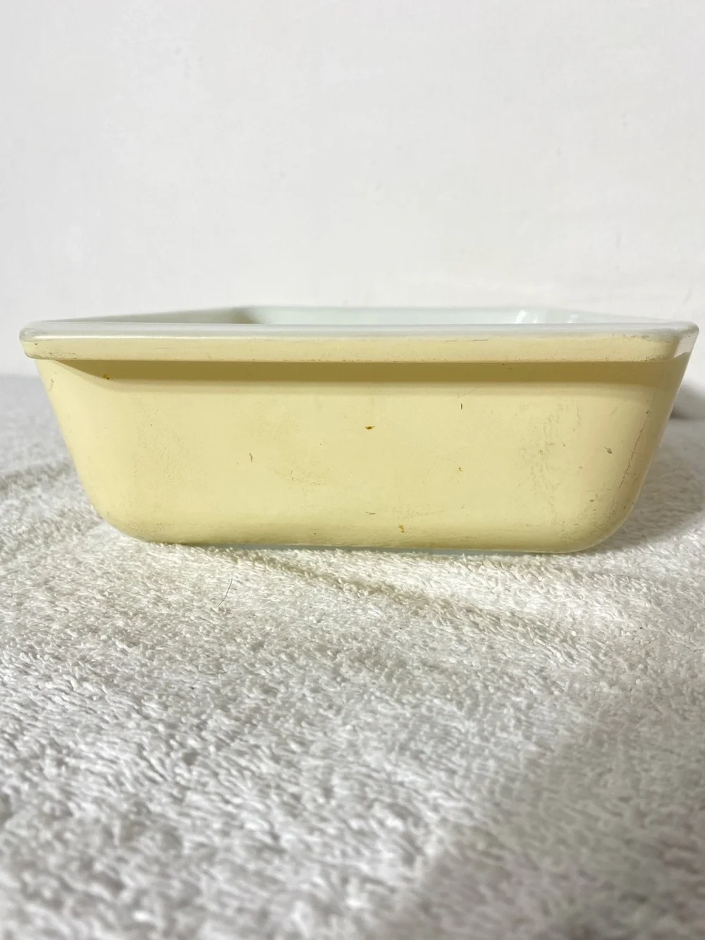 Vintage 1960–1963 PYREX Golden Acorn #575-B 2 Quart Space Saver Baking Dish - Picture 9 of 16